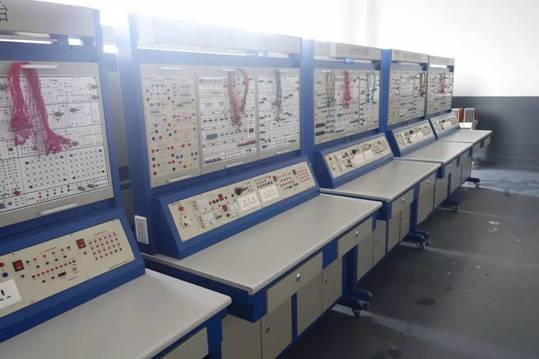 重庆工贸技师学院电子技术应用专业实训室