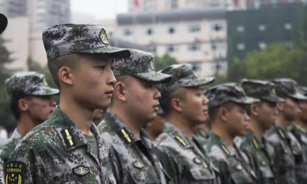 重庆市旅游学校颁发奖状