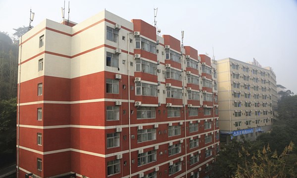 重庆市工业学校校园大门