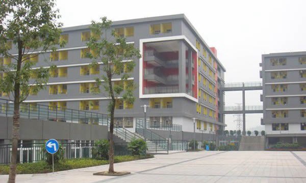 重庆商务学校校门