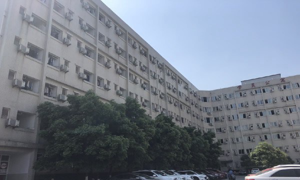 重庆市矿业工程学校宿舍大楼